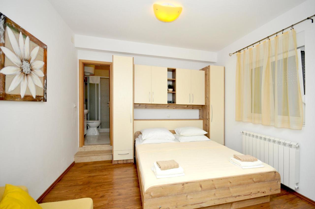 Apartments Penic Trogir Exterior foto